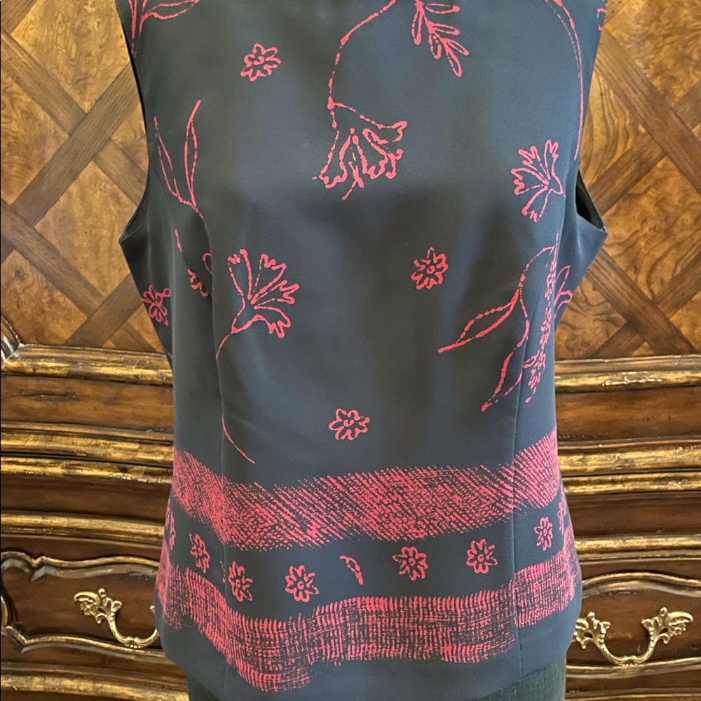 Nygard Black & Red sleeveless top.  Size 8